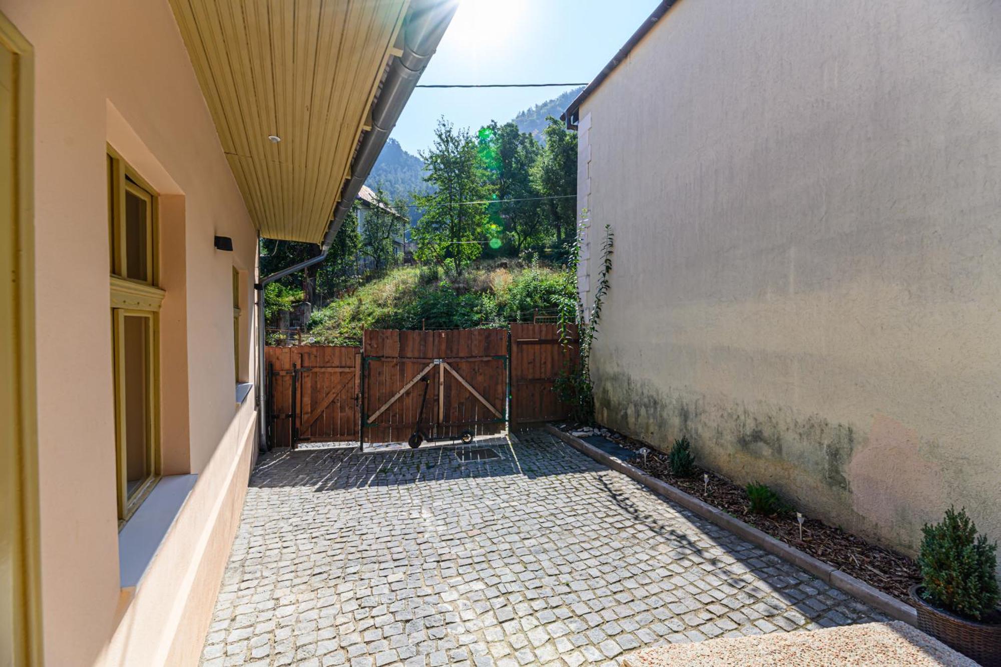 Lagom - Hot Tub Hideout Brașov Exterior foto